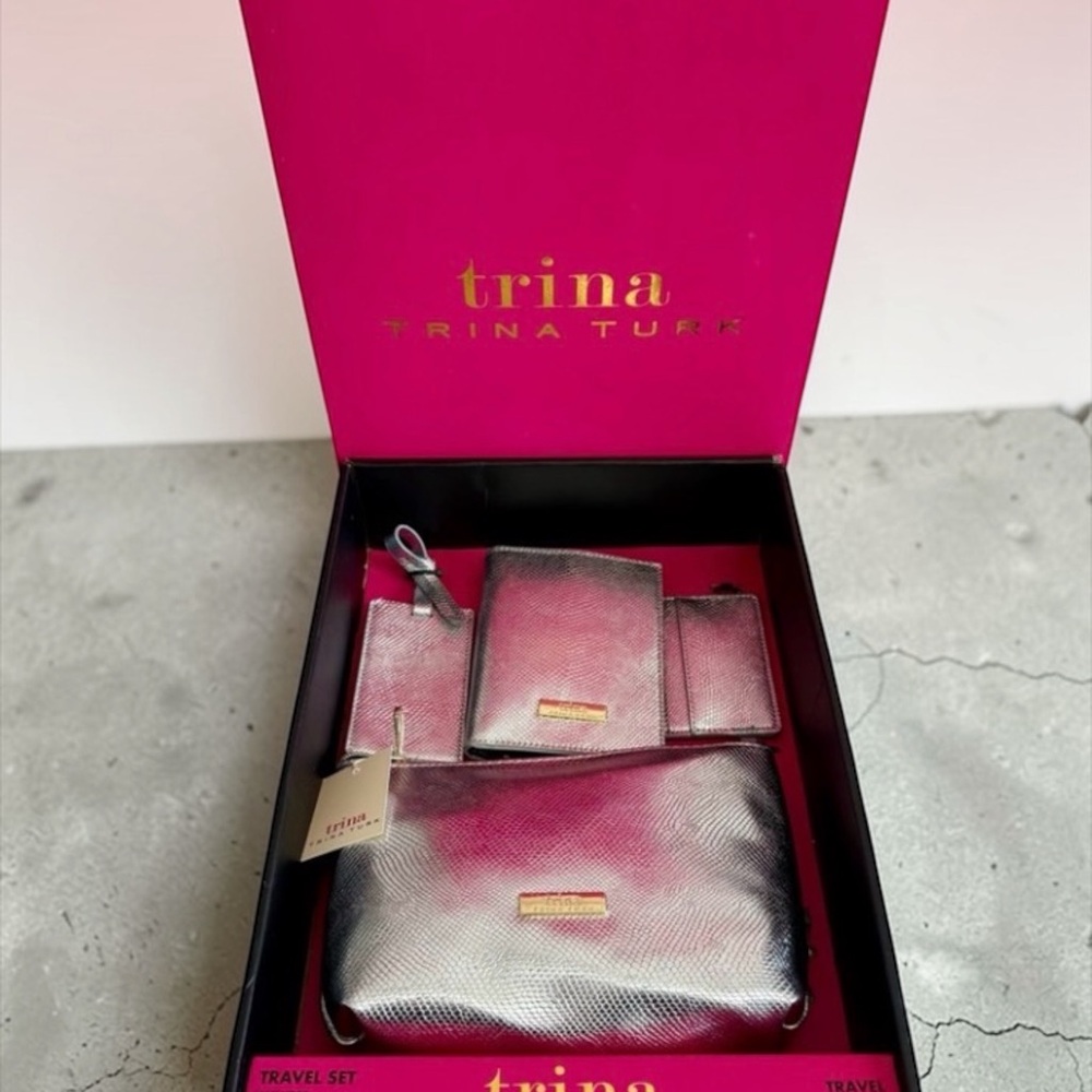 Trina Turk "Travel In Style" 4-Piece Metallic Silver Travel Set NIB - Picture 3 of 4